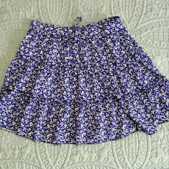 SHEIN Dresses & Skirts - EUC SHEIN flouncy royal blue floral tiered mini skirt